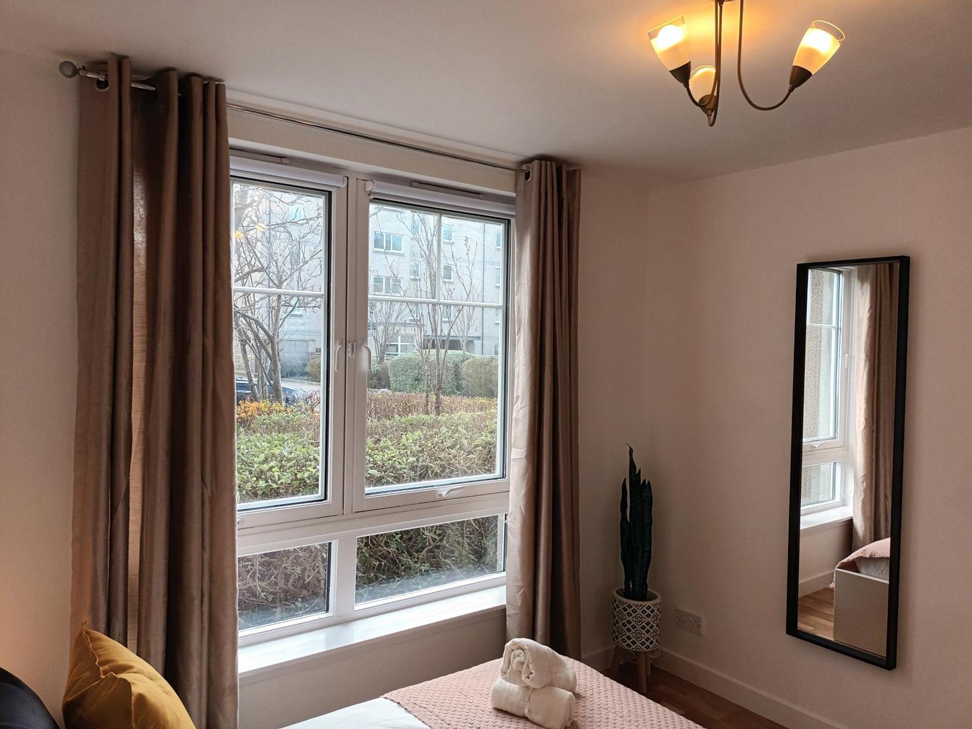 Spacious Elegant 2-Br Apartment In Aberdeen City Centre Exterior foto
